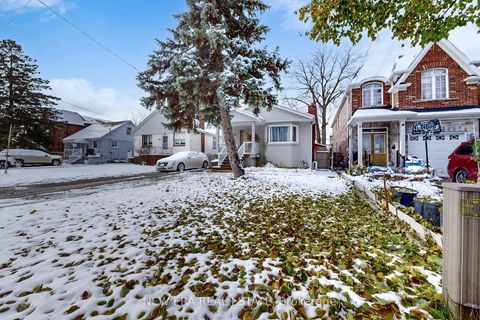 Photo 1 at 80 Renfield Street, Amesbury, Toronto