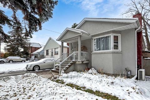 Photo 2 at 80 Renfield Street, Amesbury, Toronto