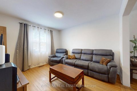 Photo 3 at 80 Renfield Street, Amesbury, Toronto