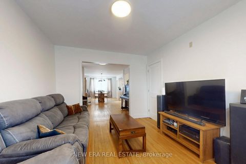 Photo 5 at 80 Renfield Street, Amesbury, Toronto