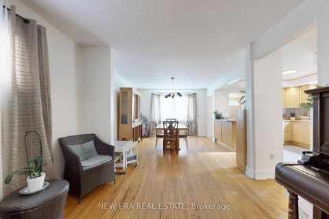 Photo 6 at 80 Renfield Street, Amesbury, Toronto