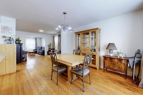 Photo 11 at 80 Renfield Street, Amesbury, Toronto