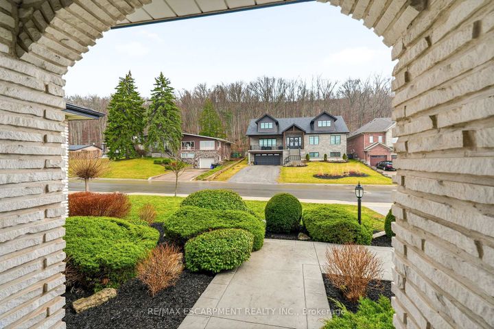 Photo 3 at 43 Maple Drive, Stoney Creek, Hamilton