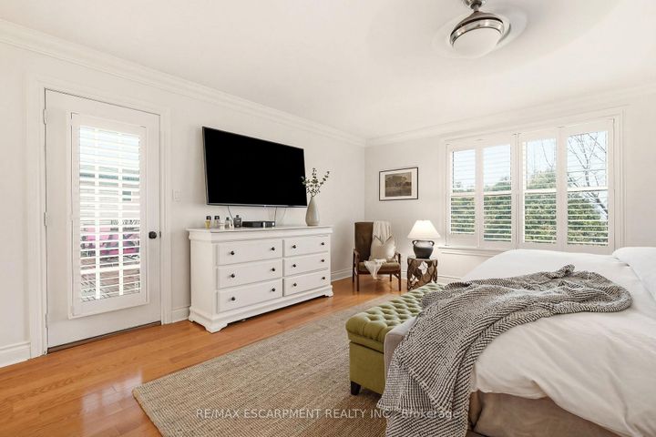 Photo 5 at 43 Maple Drive, Stoney Creek, Hamilton