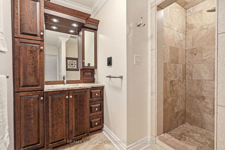 Photo 8 at 43 Maple Drive, Stoney Creek, Hamilton