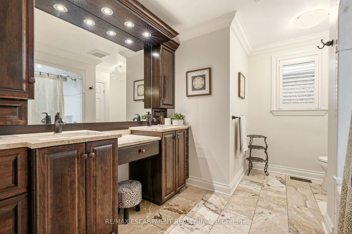 Photo 9 at 43 Maple Drive, Stoney Creek, Hamilton