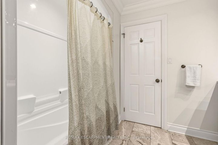 Photo 10 at 43 Maple Drive, Stoney Creek, Hamilton