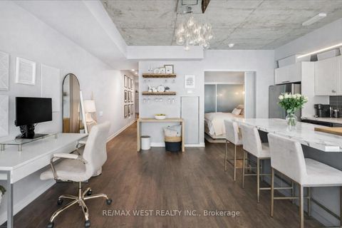 Photo 8 at 310 - 650 King Street W, Waterfront Communities C1, Toronto