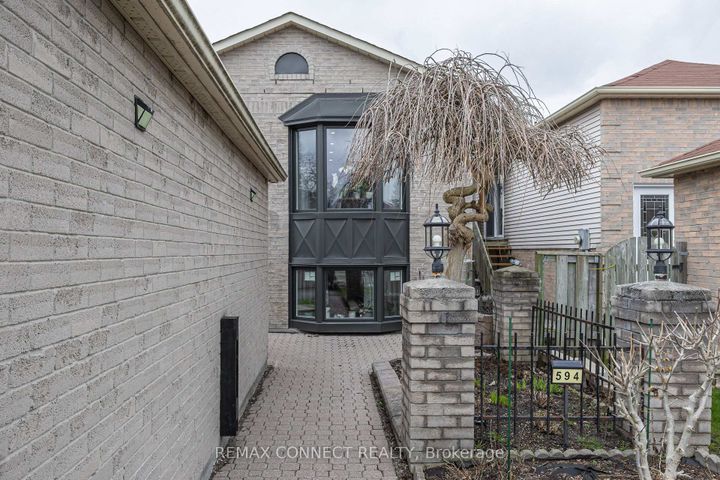Photo 2 at 594 Waverly Street N, McLaughlin, Oshawa