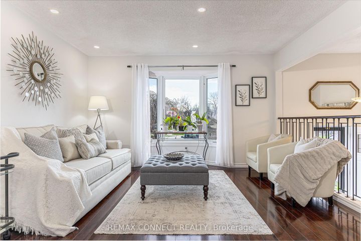 Photo 11 at 594 Waverly Street N, McLaughlin, Oshawa