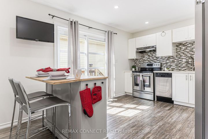 Photo 16 at 594 Waverly Street N, McLaughlin, Oshawa