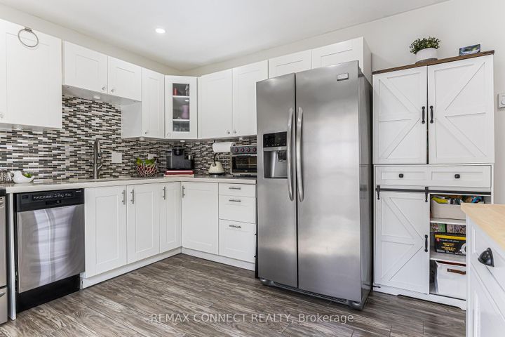 Photo 18 at 594 Waverly Street N, McLaughlin, Oshawa