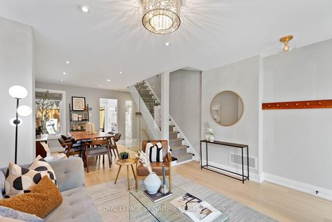 Photo 4 at 100 Sussex Avenue, University, Toronto