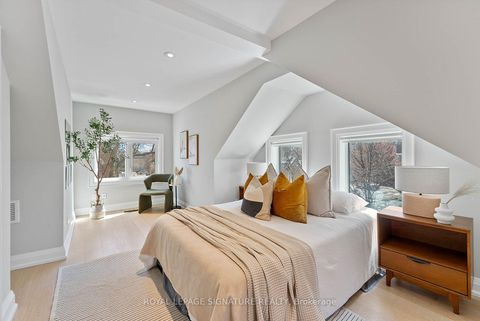 Photo 16 at 100 Sussex Avenue, University, Toronto