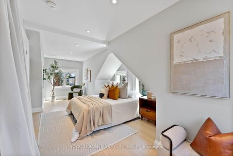 Photo 17 at 100 Sussex Avenue, University, Toronto