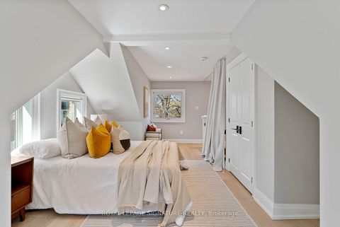 Photo 19 at 100 Sussex Avenue, University, Toronto