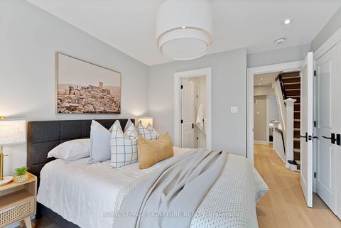 Photo 23 at 100 Sussex Avenue, University, Toronto