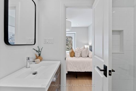 Photo 25 at 100 Sussex Avenue, University, Toronto