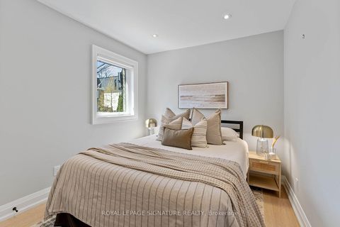 Photo 29 at 100 Sussex Avenue, University, Toronto