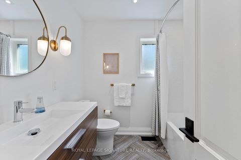 Photo 31 at 100 Sussex Avenue, University, Toronto