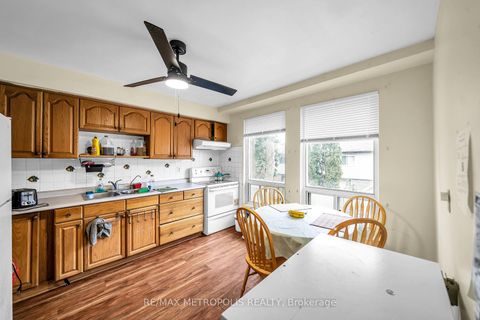 Photo 5 at 15 - 175 Trudelle Street, Eglinton East, Toronto