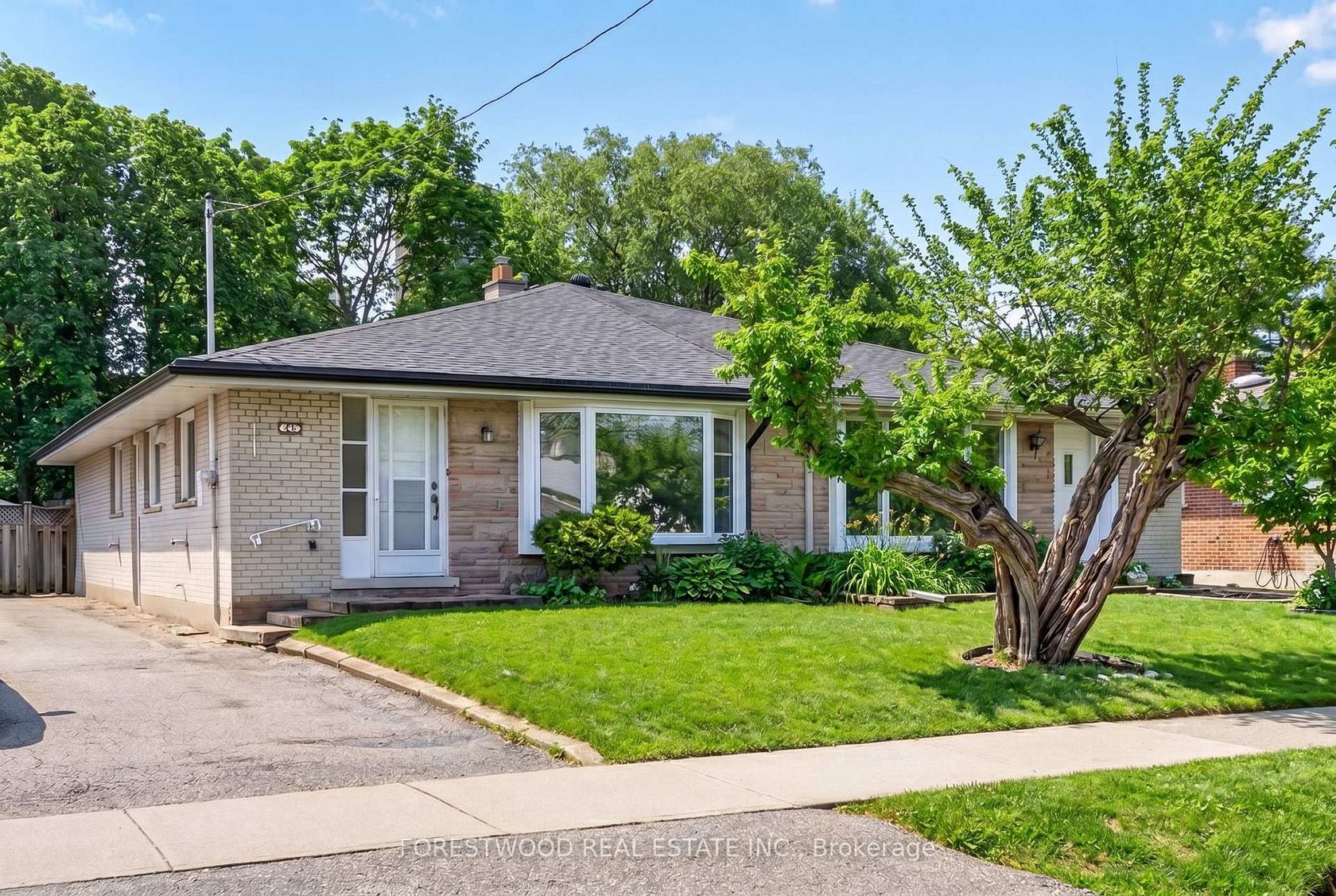 22 Lormar Drive, City Centre West, Toronto photo number 2