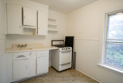 Photo 6 at 28 Silver Avenue, Roncesvalles, Toronto