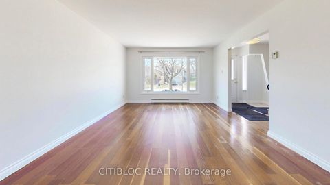 Photo 2 at 11 Castle Hill Drive, L'Amoreaux, Toronto