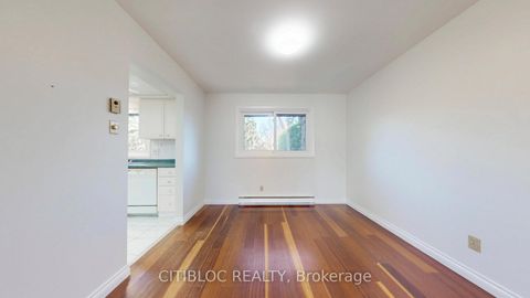 Photo 4 at 11 Castle Hill Drive, L'Amoreaux, Toronto