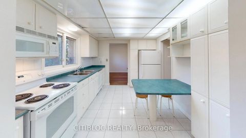 Photo 6 at 11 Castle Hill Drive, L'Amoreaux, Toronto