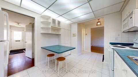 Photo 7 at 11 Castle Hill Drive, L'Amoreaux, Toronto