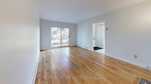 Photo 9 at 11 Castle Hill Drive, L'Amoreaux, Toronto