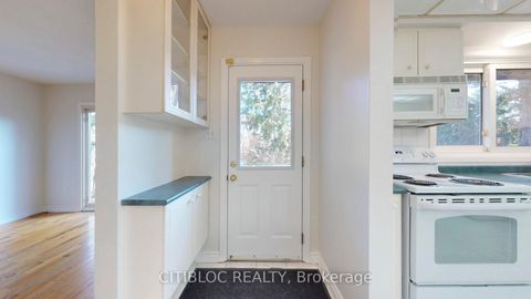 Photo 11 at 11 Castle Hill Drive, L'Amoreaux, Toronto