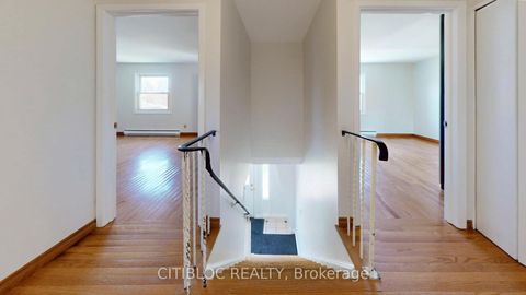 Photo 13 at 11 Castle Hill Drive, L'Amoreaux, Toronto