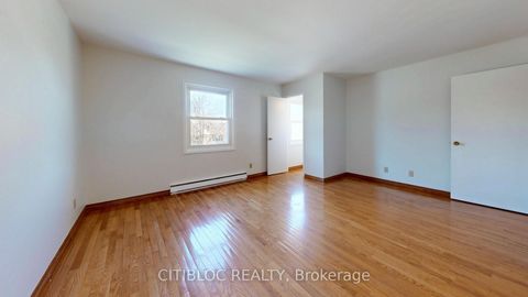 Photo 14 at 11 Castle Hill Drive, L'Amoreaux, Toronto