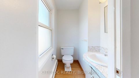 Photo 15 at 11 Castle Hill Drive, L'Amoreaux, Toronto