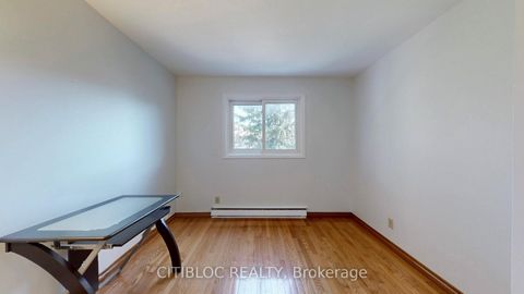 Photo 18 at 11 Castle Hill Drive, L'Amoreaux, Toronto