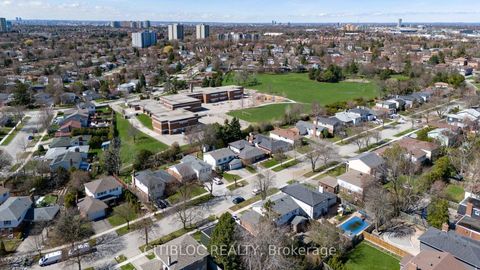 Photo 27 at 11 Castle Hill Drive, L'Amoreaux, Toronto