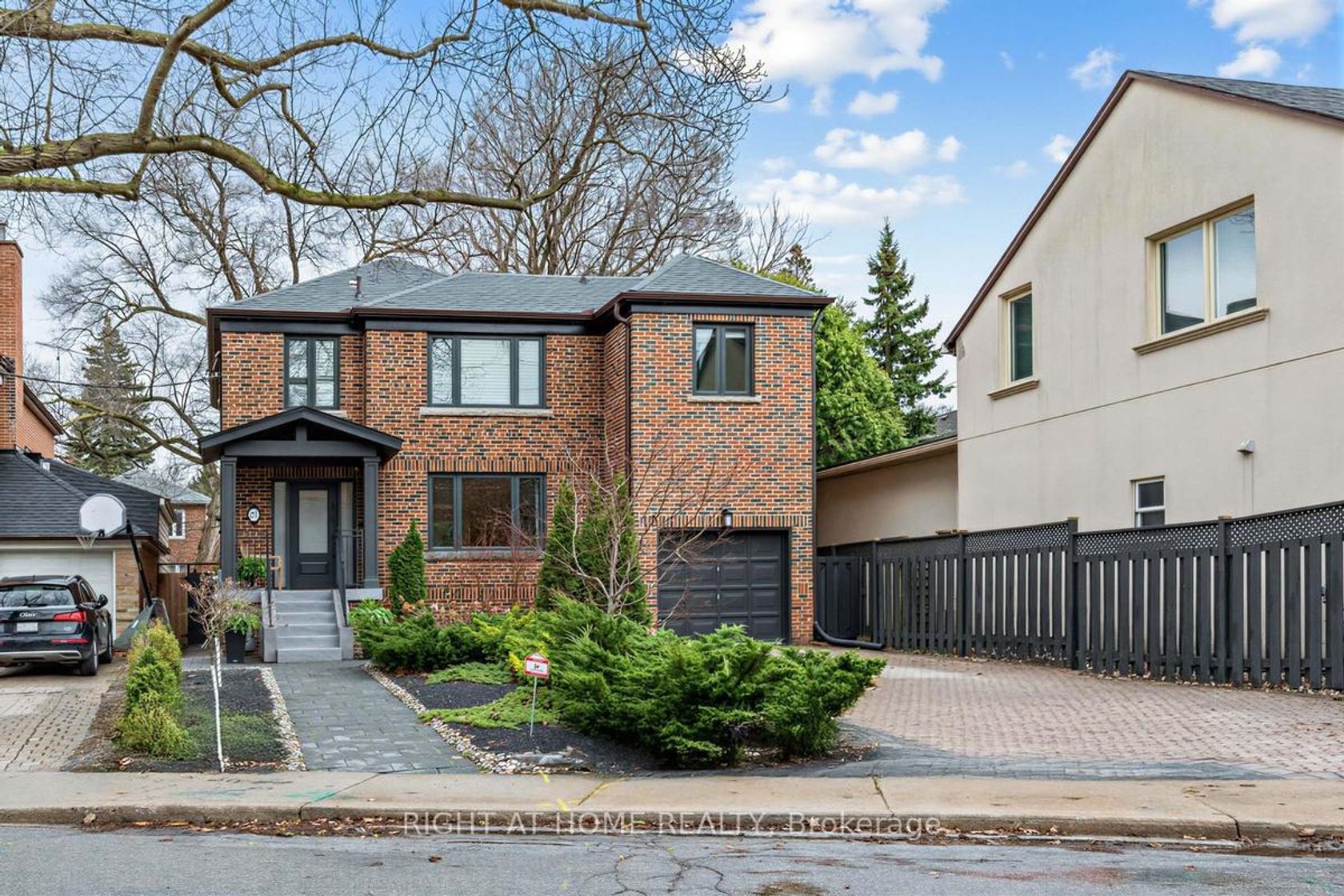 21 Austin Terrace, Casa Loma, Toronto photo number 2