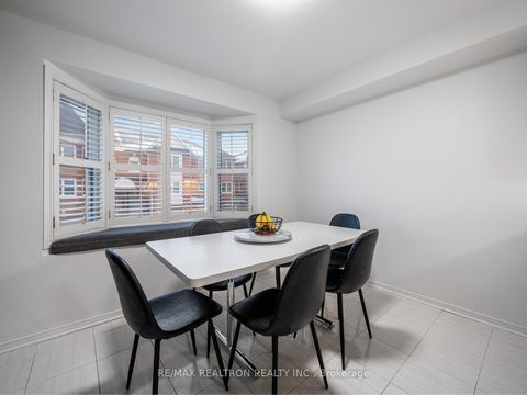 Photo 6 at 39 - 114 Leah Crescent, Beverley Glen, Vaughan