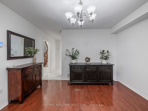 Photo 10 at 39 - 114 Leah Crescent, Beverley Glen, Vaughan