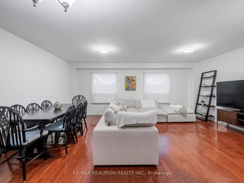 Photo 12 at 39 - 114 Leah Crescent, Beverley Glen, Vaughan