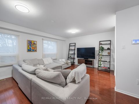 Photo 13 at 39 - 114 Leah Crescent, Beverley Glen, Vaughan