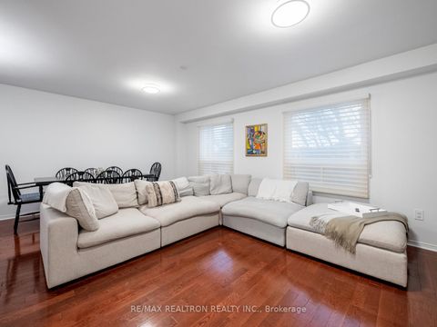 Photo 14 at 39 - 114 Leah Crescent, Beverley Glen, Vaughan