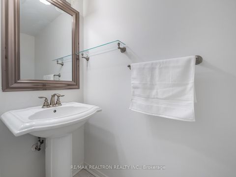 Photo 15 at 39 - 114 Leah Crescent, Beverley Glen, Vaughan