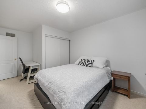 Photo 22 at 39 - 114 Leah Crescent, Beverley Glen, Vaughan