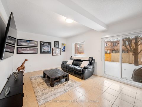 Photo 26 at 39 - 114 Leah Crescent, Beverley Glen, Vaughan