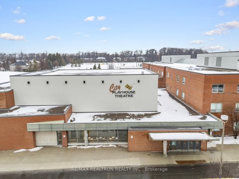 Photo 32 at 39 - 114 Leah Crescent, Beverley Glen, Vaughan