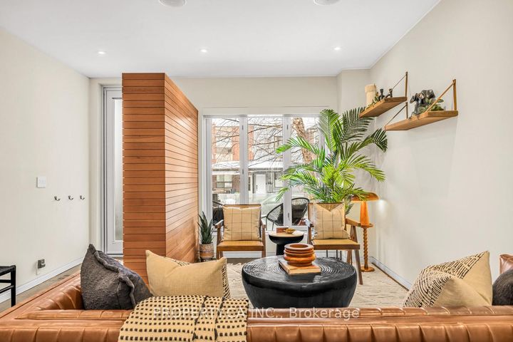 Photo 1 at 270 Euclid Avenue, Bellwoods, Toronto