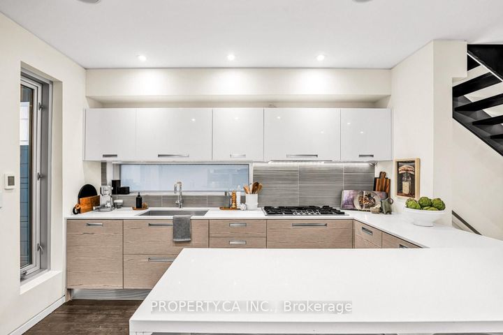 Photo 11 at 270 Euclid Avenue, Bellwoods, Toronto